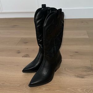 COWGIRL BOOTS
